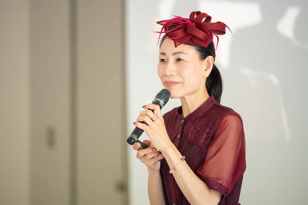 講演中の新崎江里